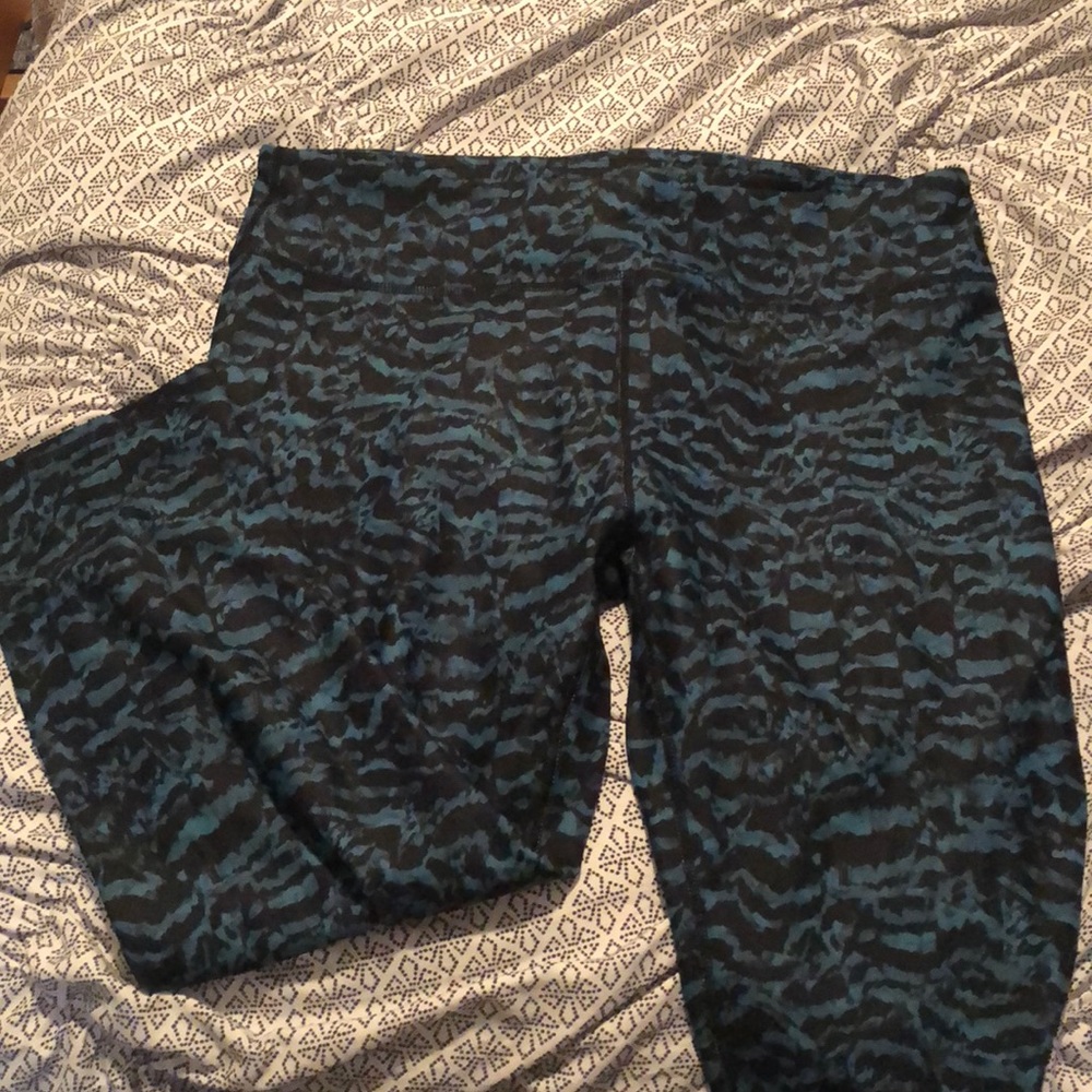 Fabletics Capri Workout Pant